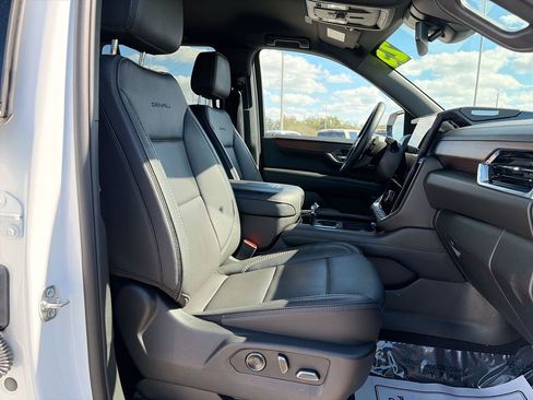 Certified 2025 GMC Yukon Denali image 28