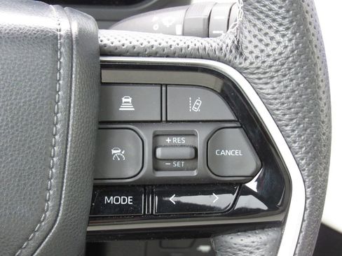 Used 2024 Toyota Sequoia Platinum AWD/4WD image 32