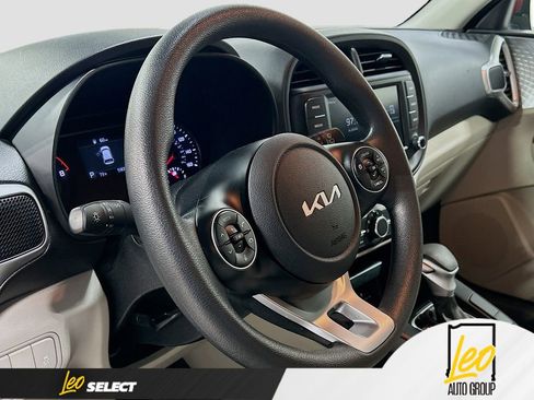 Used 2022 Kia Soul LX image 11