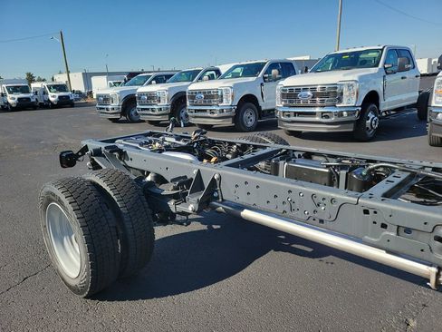 New 2026 Ford F550 4x4 Crew Cab image 7