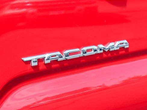 Used 2020 Toyota Tacoma TRD Sport w/ Technology Package RWD image 11