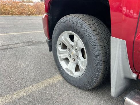 Used 2018 Chevrolet Silverado 1500 LT w/ LPO, Street Package image 30