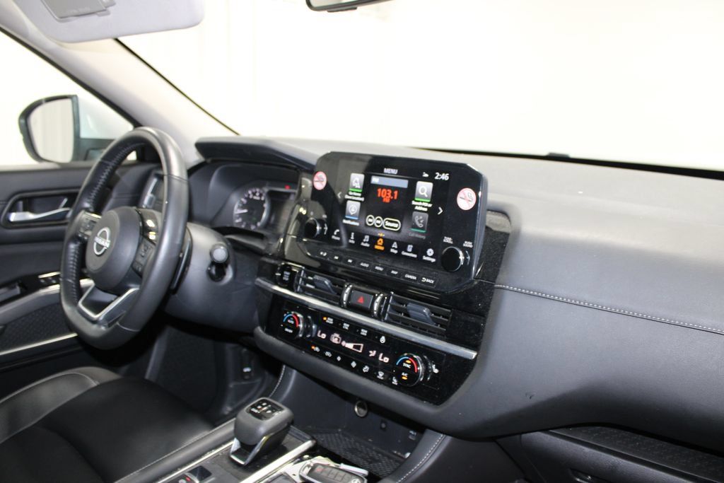 Used 2025 Nissan Pathfinder SL FWD image 26