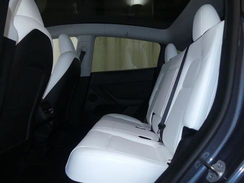 Used 2023 Tesla Model Y AWD image 3