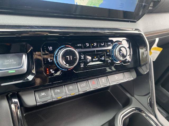 Used 2024 GMC Sierra 1500 AT4 w/ Technology Package AWD/4WD image 10