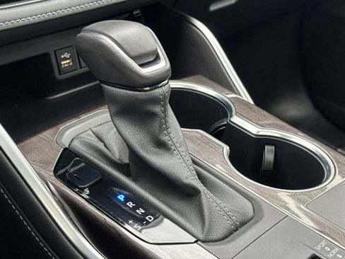 Used 2024 Toyota Highlander Platinum image 21