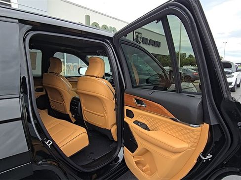 New 2025 Jeep Grand Cherokee Summit image 18