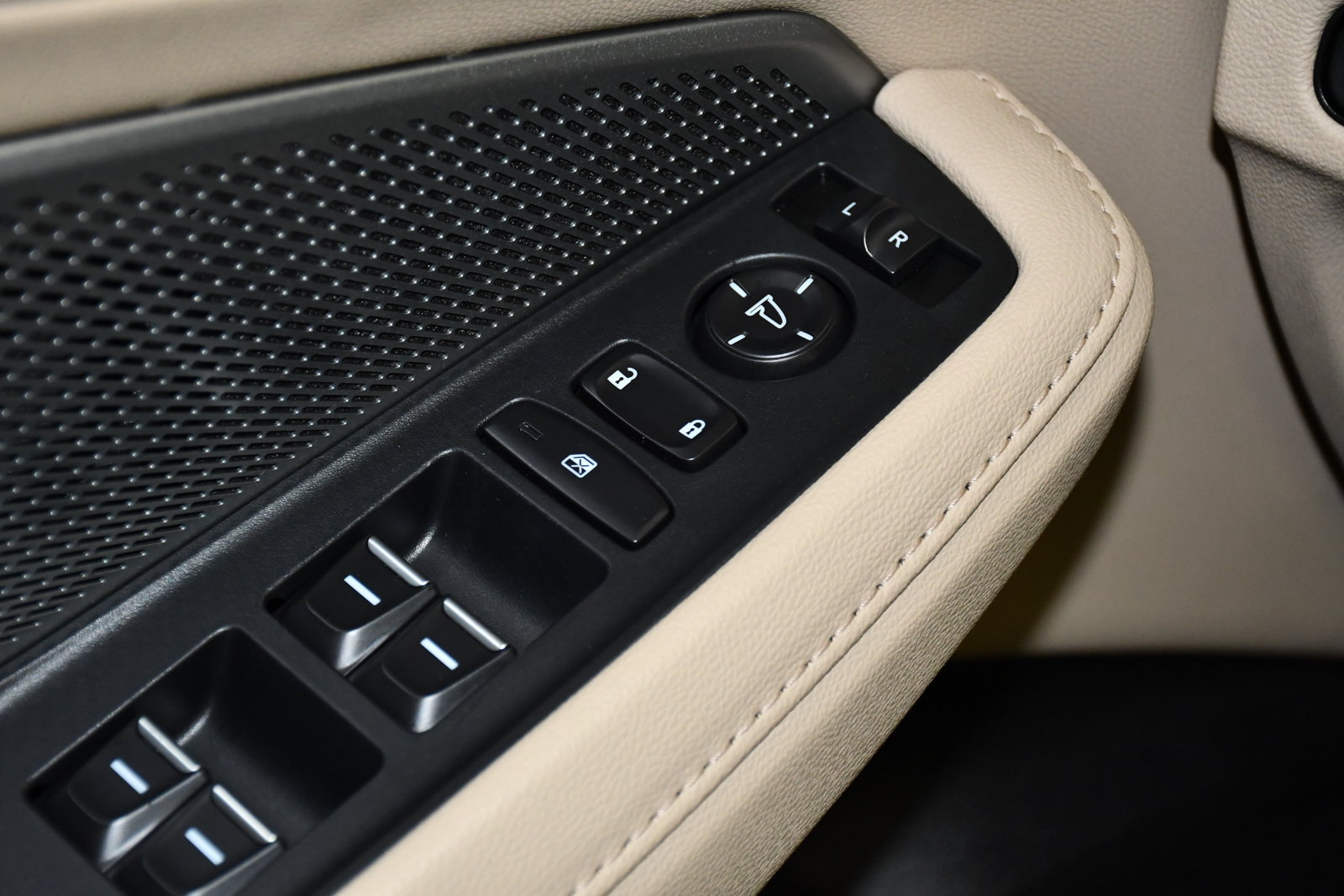 Used 2025 Acura MDX SH-AWD image 33