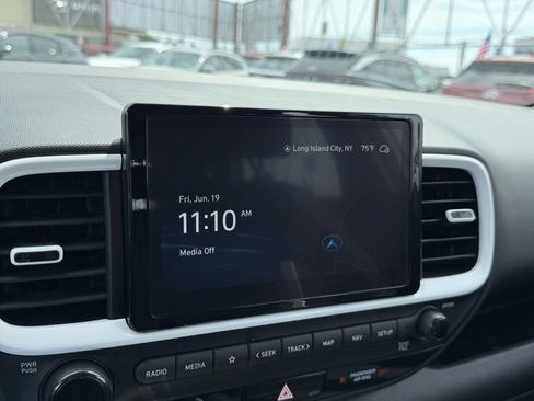 Certified 2023 Hyundai Venue Limited FWD image 27