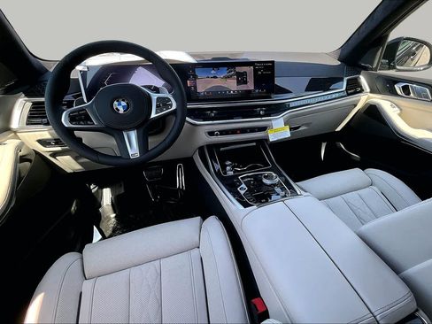Used 2026 BMW X7 xDrive40i w/ M Sport Package AWD/4WD image 5