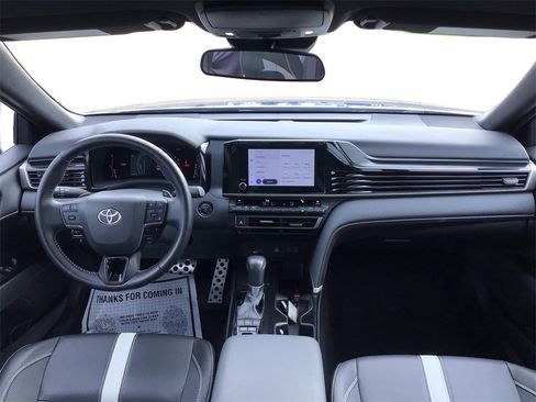 Used 2025 Toyota Camry SE image 22