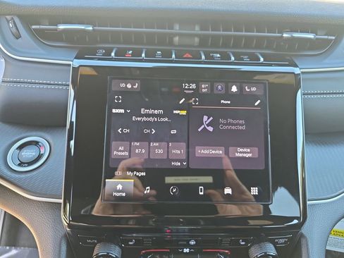 New 2025 Jeep Grand Cherokee Laredo w/ Luxury Tech Group I image 24