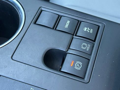 Used 2023 Toyota Highlander XLE FWD image 42