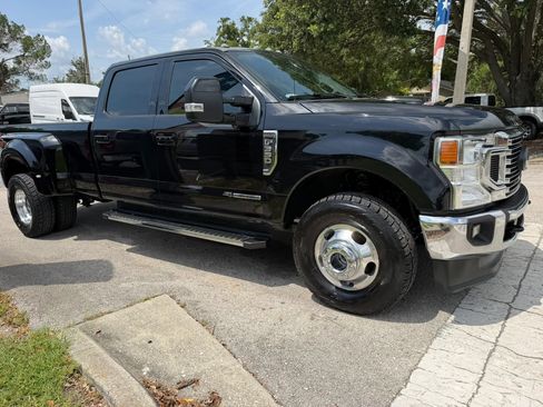 Used 2021 Ford F350 Lariat w/ Lariat Ultimate Package AWD/4WD image 3