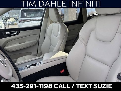 Used 2023 Volvo XC60 B5 Plus image 12