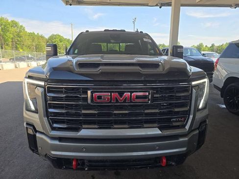 Used 2025 GMC Sierra 2500 AT4 w/ Technology Package AWD/4WD image 2