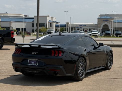 Used 2026 Ford Mustang GT Premium w/ GT Performance Package RWD image 4