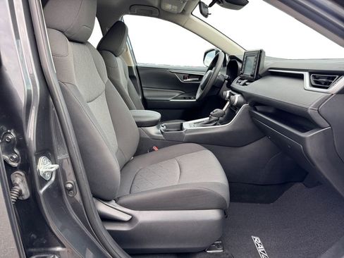 Used 2020 Toyota RAV4 XLE image 15