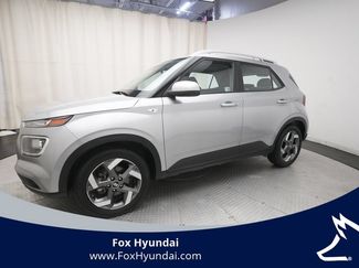 Used 2025 Hyundai Venue SEL FWD video 1