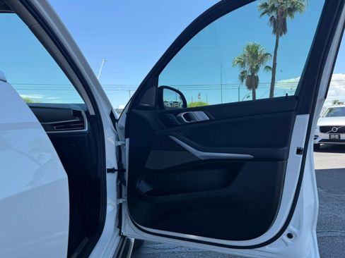 Used 2021 BMW X7 xDrive40i w/ Premium Package AWD/4WD image 34