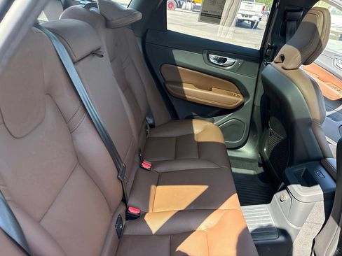 Certified 2025 Volvo XC60 T8 Plus w/ Protection Package Premier AWD/4WD image 39