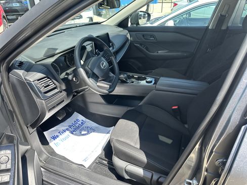 Used 2025 Nissan Rogue S AWD/4WD image 10