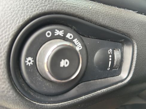 Used 2018 Jeep Renegade Sport w/ Power & Air Group AWD/4WD image 19