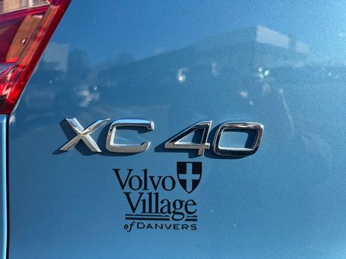 Certified 2025 Volvo XC40 B5 Core image 8