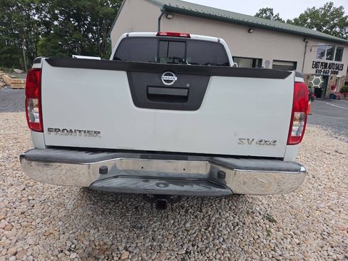 Used 2015 Nissan Frontier SV AWD/4WD image 5