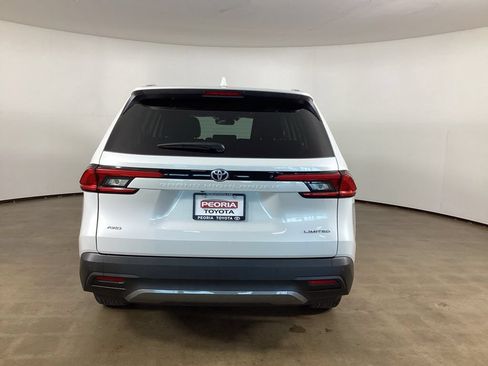 Used 2024 Toyota Grand Highlander AWD image 6