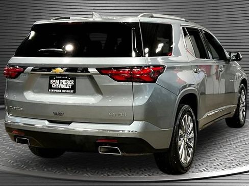 Used 2023 Chevrolet Traverse Premier FWD image 6