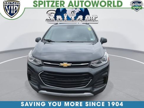 Used 2017 Chevrolet Trax LT w/ LT Convenience Package FWD image 3