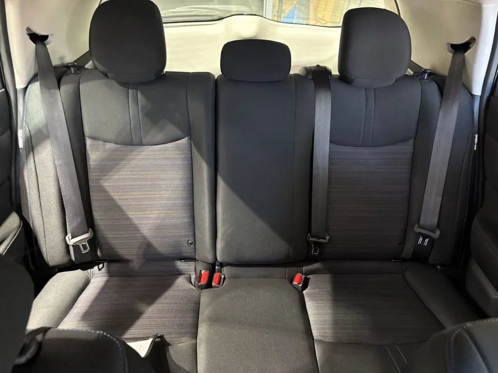 Used 2025 Nissan Leaf S FWD image 19