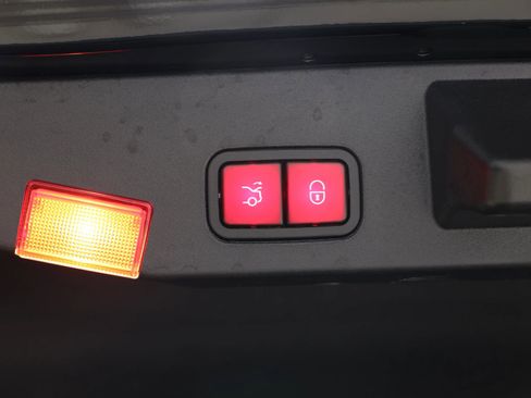 Used 2014 Mercedes-Benz SL 550 image 49