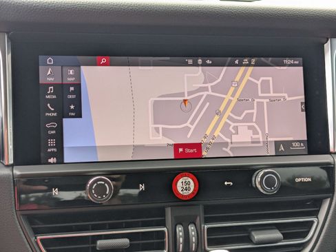 New 2026 Porsche Macan image 18