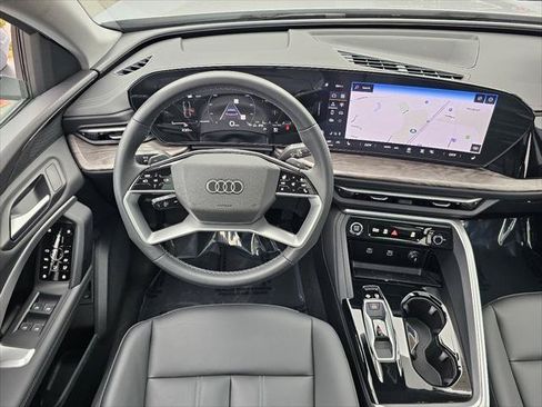 Certified 2025 Audi Q5 Premium w/ Convenience Package AWD/4WD image 5