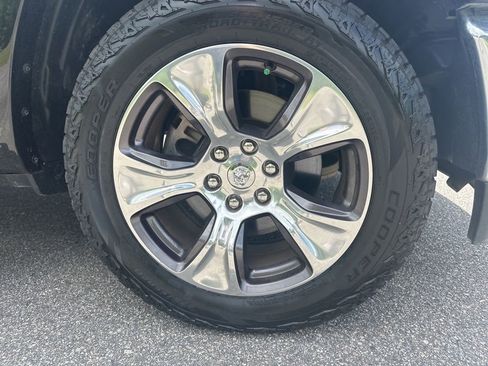 Used 2022 RAM 1500 Laramie AWD/4WD image 9
