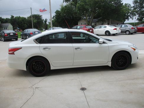 Used 2015 Nissan Altima 2.5 SV w/ Convenience Package FWD image 17