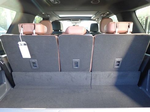 New 2025 Lincoln Navigator Reserve image 5