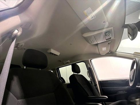 Used 2019 Dodge Grand Caravan SE w/ UConnect Hands-Free Group image 29