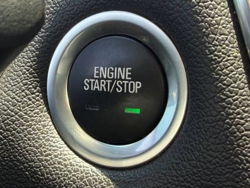 Used 2022 Chevrolet Traverse RS FWD image 24