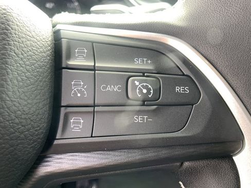 New 2025 Jeep Grand Cherokee L Altitude image 17