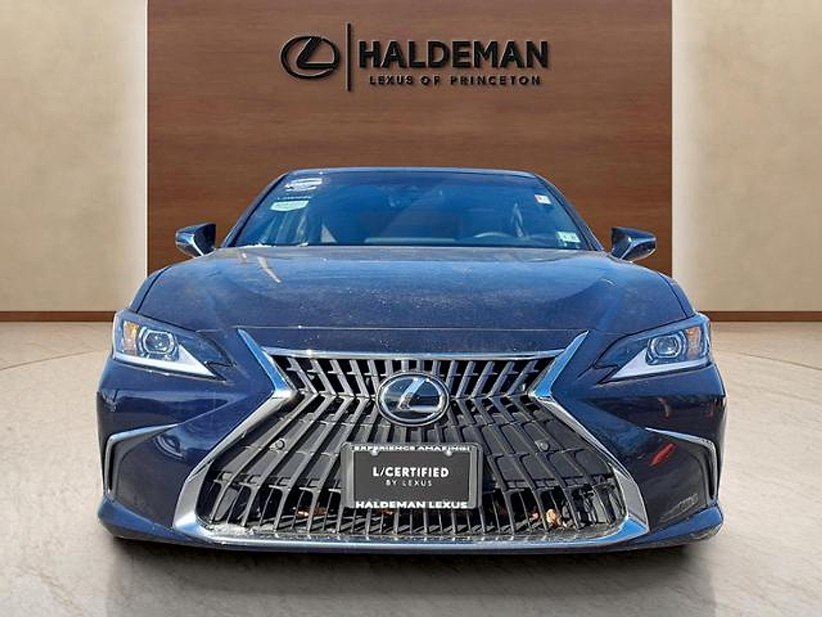 Used 2022 Lexus ES 350 w/ Premium Package FWD image 2