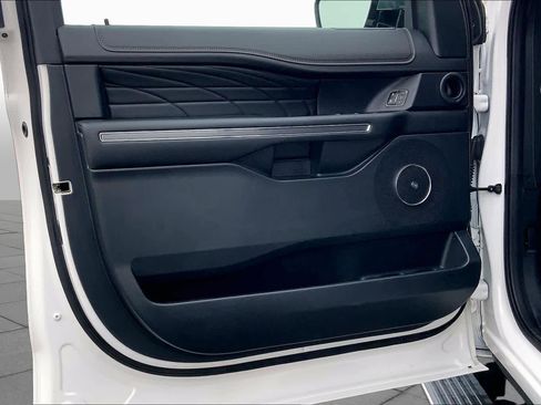 Used 2019 Ford Expedition Max Platinum AWD/4WD image 22