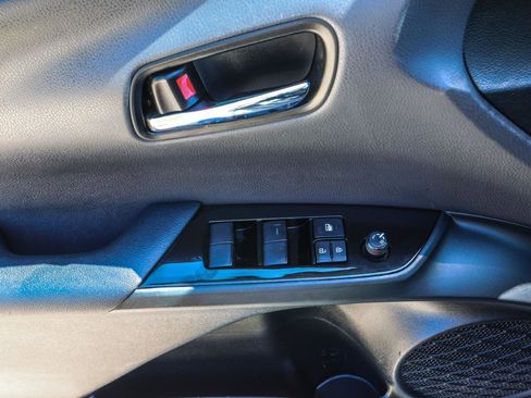 Used 2021 Toyota Prius XLE FWD image 32