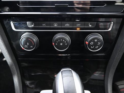 Used 2018 Volkswagen Golf 4-Door image 29