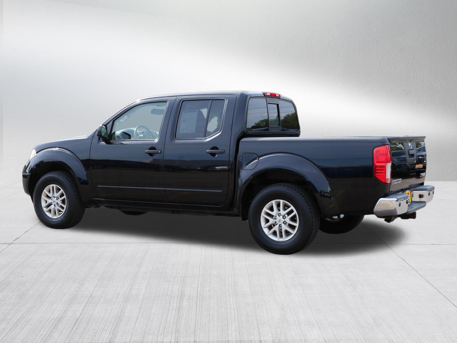 Used 2014 Nissan Frontier SV w/ SV Value Truck Package AWD/4WD image 5