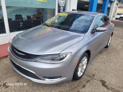 Used 2016 Chrysler 200 Limited image 1