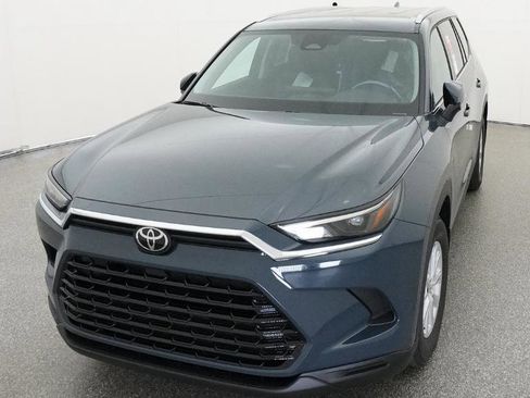 New 2026 Toyota Grand Highlander XLE FWD image 3