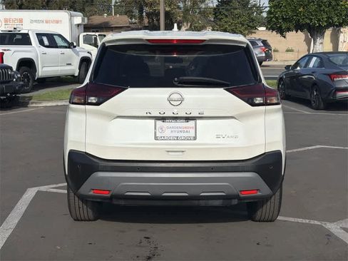 Used 2023 Nissan Rogue SV image 5